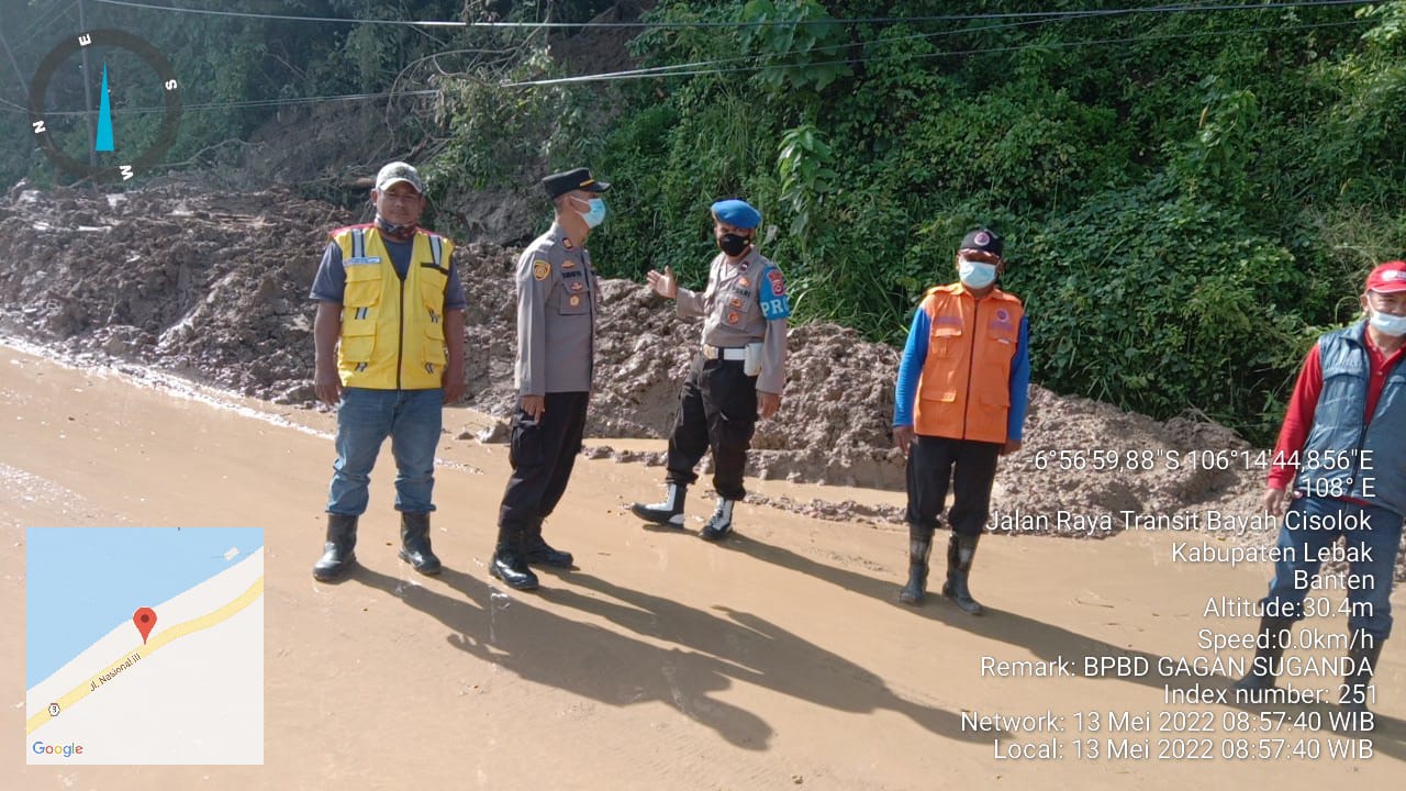 Longsor di Jalan Bayah-Cibareno, Petugas Gabungan Sigap Turun ke Lokasi
