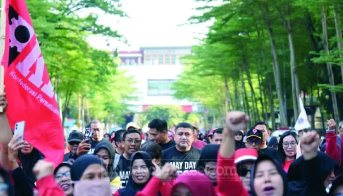 Munafri dan Aliyah Rayakan May Day Bersama Buruh di Makassar